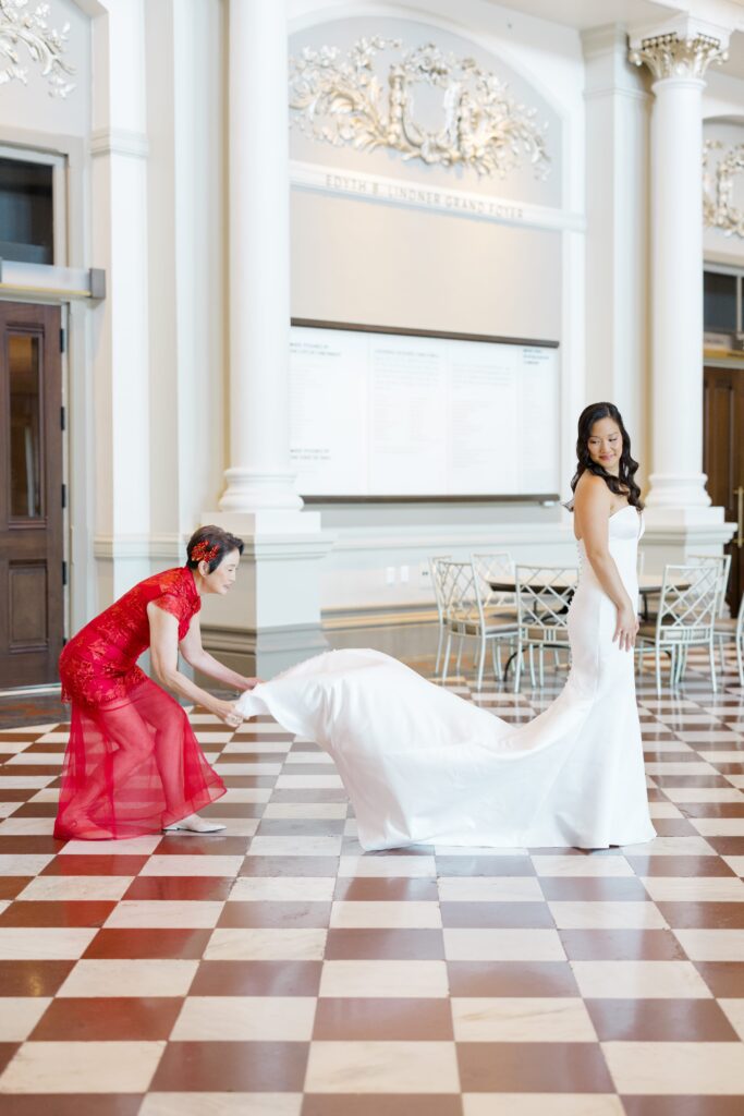 Bride getting ready at Cincinnati Music Hall