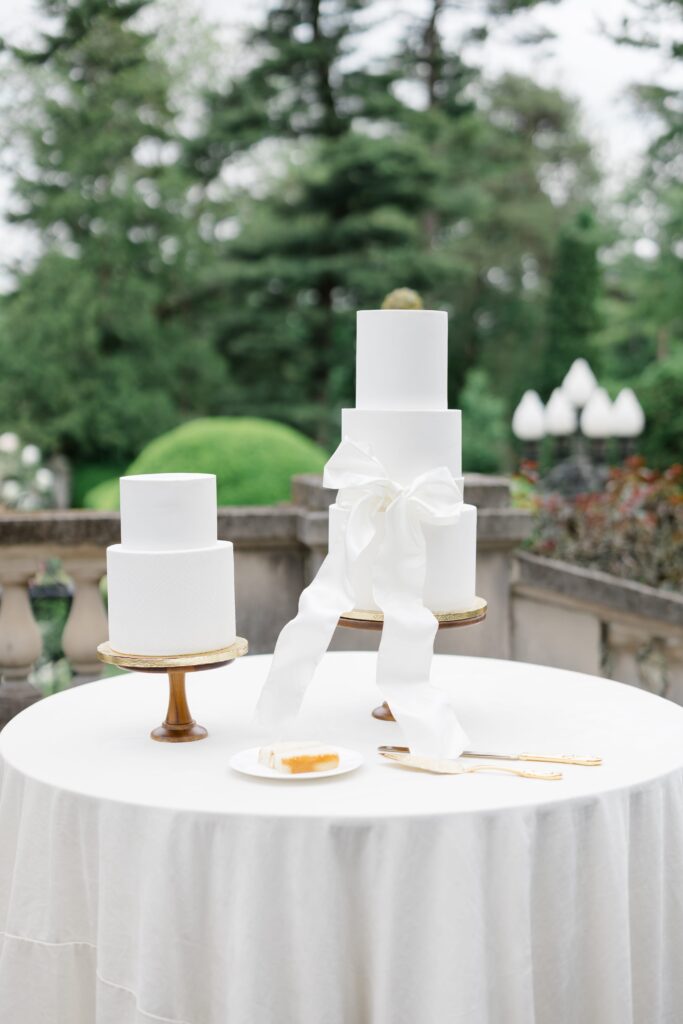 Wedding cake detail photo at Laurel Court, Cincinnati.